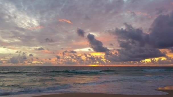 Imagens Nuvens Chuva Nuvens Tempestade Escuras Sobre Oceano Mar Aberto — Vídeo de Stock