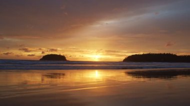 Adalar ve Kata plajı arasında kanalda gün batımı