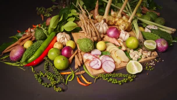 Condiments Avec Goût Épicé Les Herbes Thaïlandaises Peuvent Guérir Virus — Video