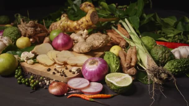 Condiments Avec Goût Épicé Les Herbes Thaïlandaises Peuvent Guérir Virus — Video