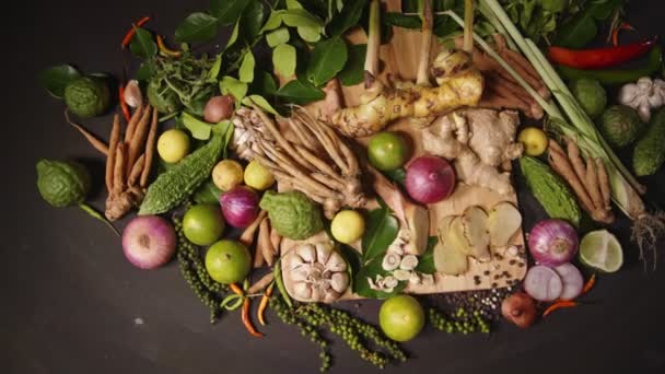 Condiments Avec Goût Épicé Les Herbes Thaïlandaises Peuvent Guérir Virus — Video