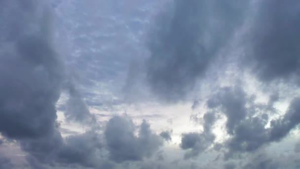 Las Olas Del Océano Lavan Suavemente Playa Tranquila Por Noche — Vídeo de stock