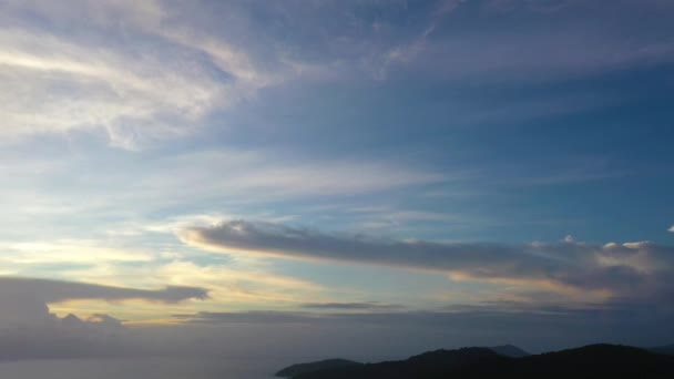 Lotu Ptaka Chmury Nad Morzem Zachodzie Słońca — Wideo stockowe