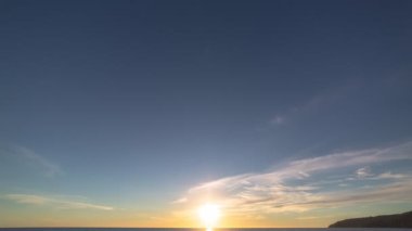 Karon plajı Phuket Tayland 'da günbatımı 