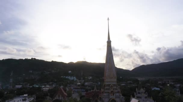 Vacker Arkitekt Pagoda Vid Chalong Tempel Solnedgång — Stockvideo