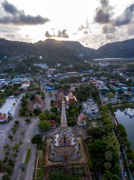 Vista Panorámica Aérea Paisaje Puesta Sol Por Encima Pagoda Chalong — Foto de Stock