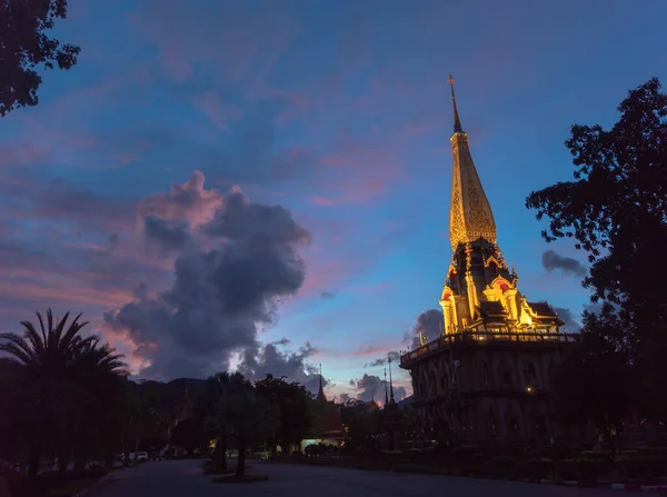 Vista Panorâmica Aérea Paisagem Pôr Sol Acima Chalong Pagode Phuket — Fotografia de Stock