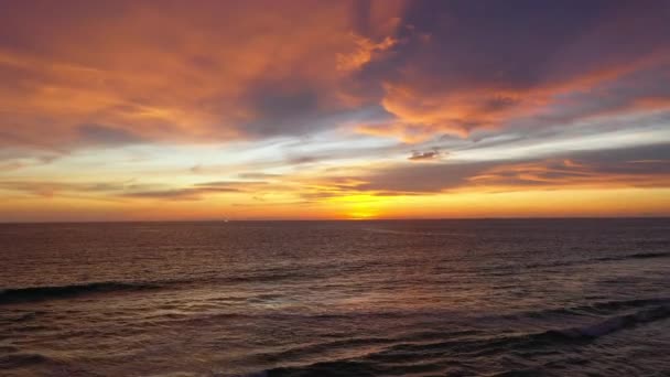 Vista Aerea Tramonto Mozzafiato Sul Mare Crepuscolo Scena Luce Rossa — Video Stock