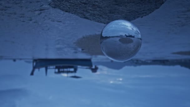 翻水晶球中的渔船 — 图库视频影像