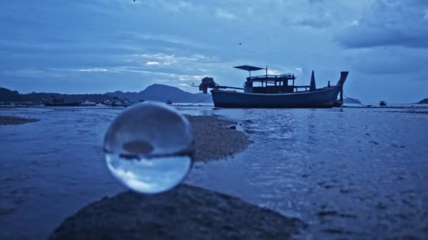 Ordenar Foco Bola Cristal Barco Pesca — Vídeos de Stock