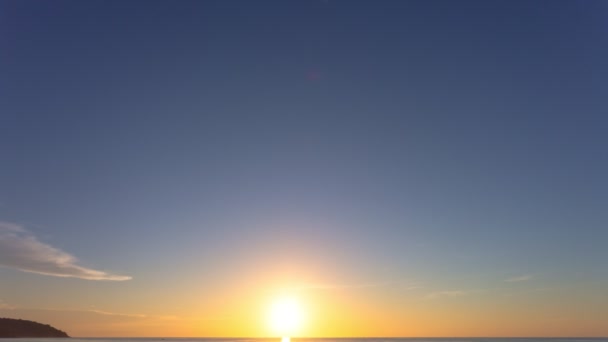 Cielo Con Puesta Sol Sobre Mar — Vídeo de stock