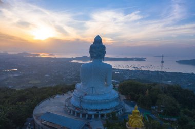 Phuket 'in hava manzaralı başı Büyük Buda' nın mavi gündoğumunda