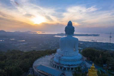 Phuket 'in hava manzaralı başı Büyük Buda' nın mavi gündoğumunda