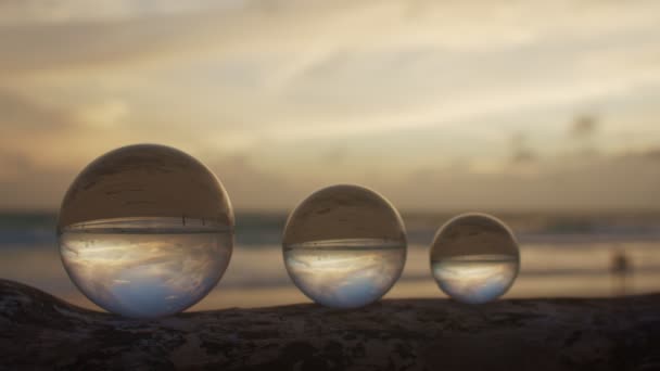 Três Bolas Cristal Belo Pôr Sol Praia — Vídeo de Stock