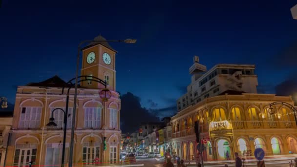 泰国普吉市 2021年7月26日 在普吉市 日落时分 云彩在建筑风格之上飘扬 形成了中国葡萄牙风格的普吉市地标之一 — 图库视频影像
