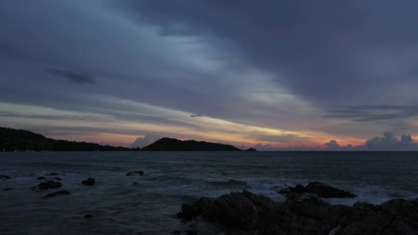 Pandangan Udara Indah Langit Senja Atas Laut Pantai Patong Indah — Stok Video