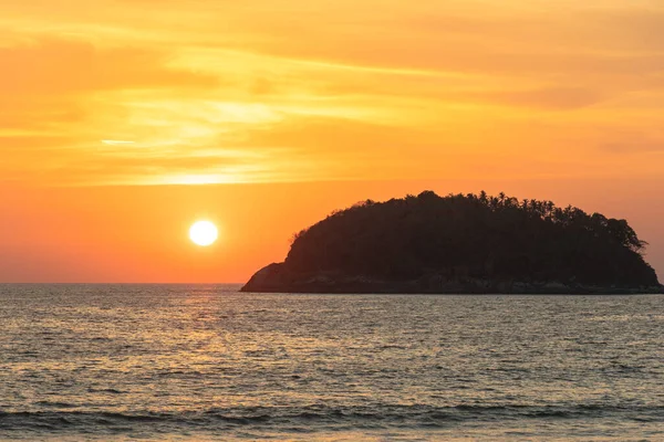 Τοπίο Κίτρινο Ουρανό Ήλιος Πηγαίνει Κάτω Στη Θάλασσα — Φωτογραφία Αρχείου
