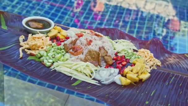 Riz Frit Avec Pâte Crevettes Servi Sur Des Feuilles Banane — Video