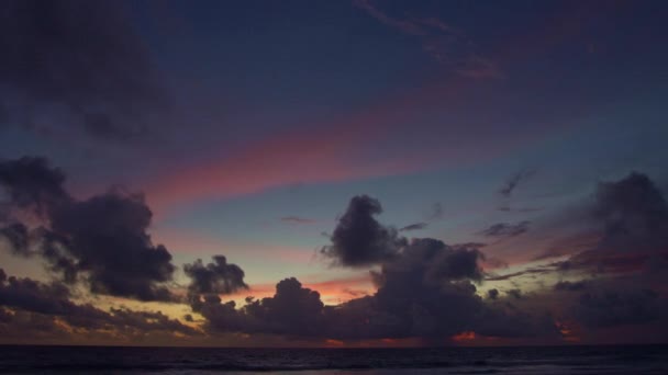 Cielo Con Puesta Sol Sobre Mar — Vídeos de Stock