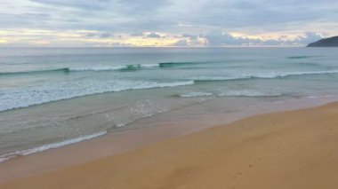  Gökyüzü ve deniz üzerinde gün batımı