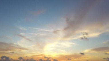 Güzel gökyüzü günbatımı