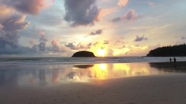 Schöner Sonnenuntergang Über Dem Meer Urlaubskonzept — Stockvideo