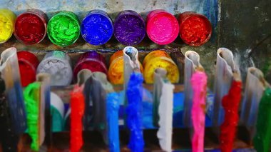 Ladakh, Hindistan-Mayıs, 23. 2025: Maitreya Buddha 'nın Hint halkıyla birlikte Leh Ladakh Hindistan' a dua ederek seyahat eden yabancı gezginler ve Tibetliler için Diskit Manastırı yakınlarındaki altın ve güzellik heykeli