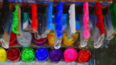 Ladakh, Hindistan-Mayıs, 23. 2025: Maitreya Buddha 'nın Hint halkıyla birlikte Leh Ladakh Hindistan' a dua ederek seyahat eden yabancı gezginler ve Tibetliler için Diskit Manastırı yakınlarındaki altın ve güzellik heykeli