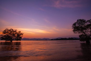 Gün batımında manzara gökyüzü Phuket Büyük Buda 'da.