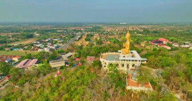 Altın heykel manzarası