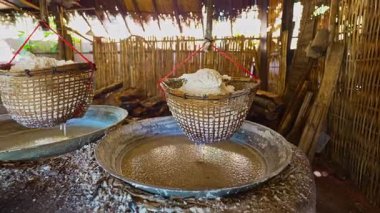 Huzurlu, manzaralı ve kültürel açıdan zengin olan Bo Kluea, yerel tuz ürünleri, spa ürünleri ve otantik kırsal yaşam deneyimleriyle hem öğrenme hem de huzurlu bir dinlenme yeri..