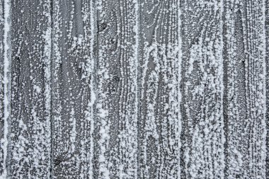 Hoarfrost ahşap duvar üzerinde