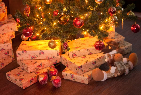 Jasne prezenty świąteczne — Zdjęcie stockowe