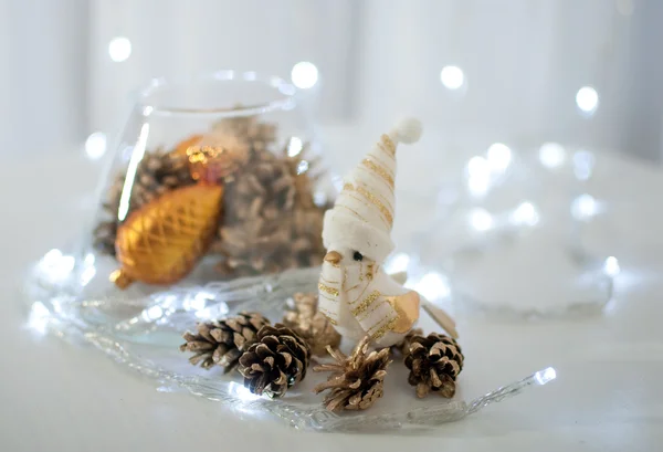 Noel kuş koniler ile