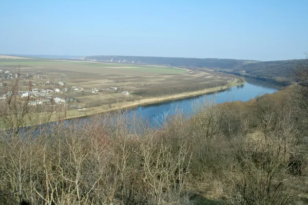 Пейзаж село з Ністру річка — стокове фото