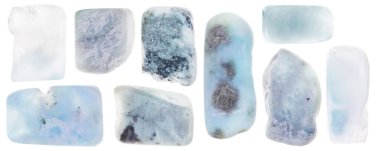 Larimar mücevher taş dokusu cımbızla hafif yüzey arka planında. Makro yakın çekim.