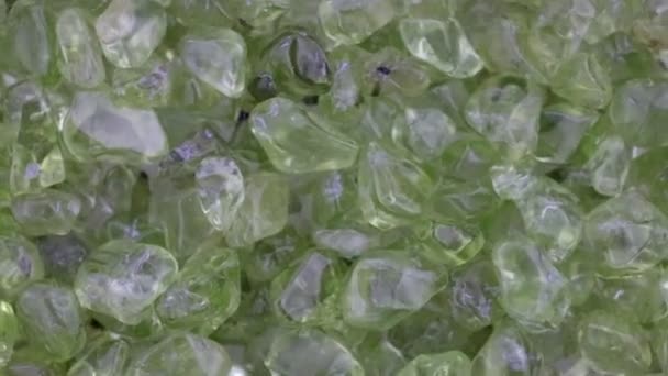 Olivine Bir Yığın Içine Dökülür Saat Yönünün Tersine Döner Mineral — Stok video