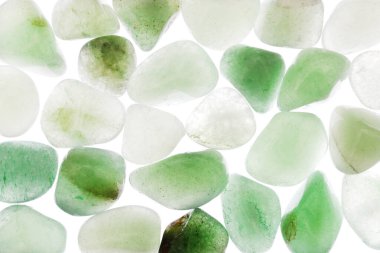 Yeşil Bulvar yığını beyaz ışık arka planında mücevher dokusu.