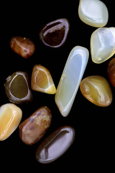 Ágata Amarilla Amontonar Piedras Joya Textura Sobre Fondo Negro — Foto de Stock