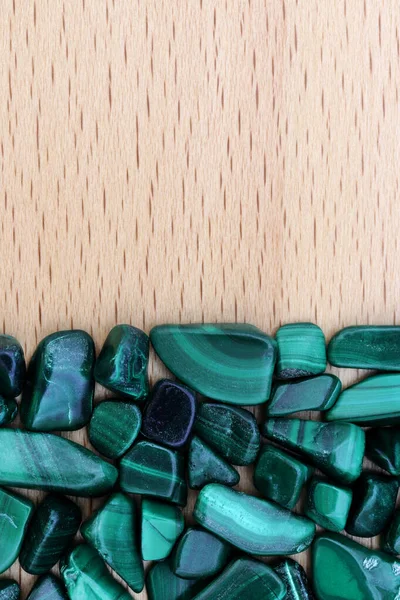 Malachite Heap Jewel Stones Texture Half Light Varnished Wood Background — Stock Photo, Image