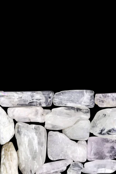 Piedras Joya Montón Kunzite Clara Textura Sobre Fondo Medio Negro — Foto de Stock