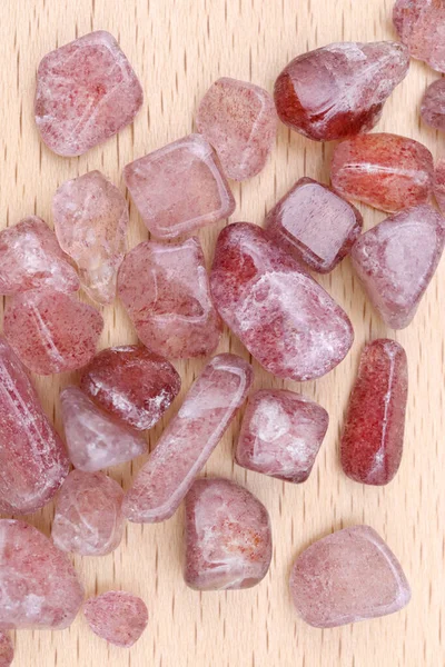 Strawberry Quartz Heap Jewel Stones Texture Light Varnished Wood Background — Stockfoto