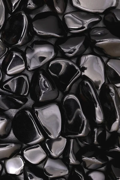 Obsidian hurda mücevher taş dokusu siyah zemin üzerinde