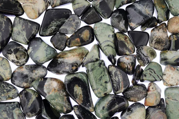Kambaba Jasper Stosu Klejnotów Kamienie Tekstury Białym Tle Światła — Zdjęcie stockowe
