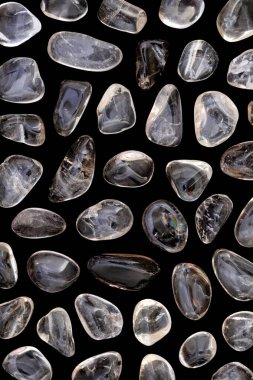 Smoky quartz nadir mücevher taş dokusu siyah arkaplan