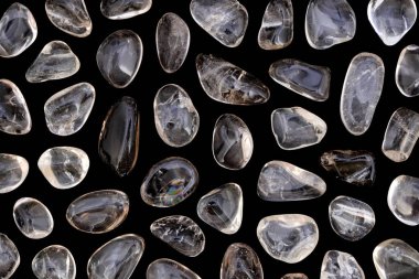 Smoky quartz nadir mücevher taş dokusu siyah arkaplan