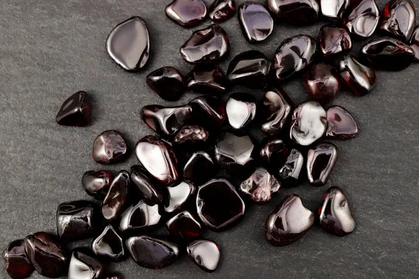 Garnet Heap Jewel Stones Texture Black Stone Background — Stock Photo, Image