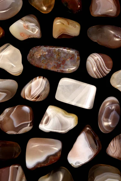 Ran Nadir Bulunan Mücevher Taşlarının Dokusu Siyah Arkaplanda — Stok fotoğraf