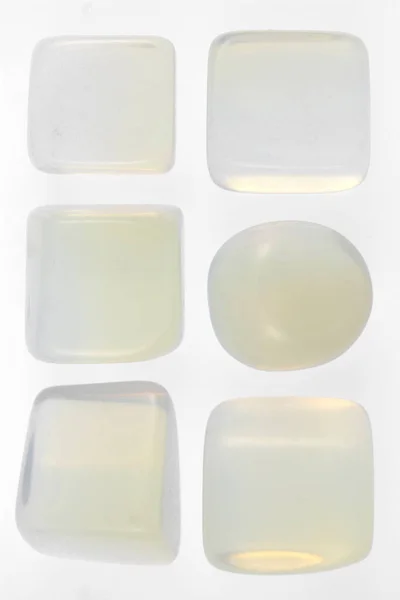 Opale Gioiello Pietre Texture Sfondo Bianco Luce Isolata — Foto Stock