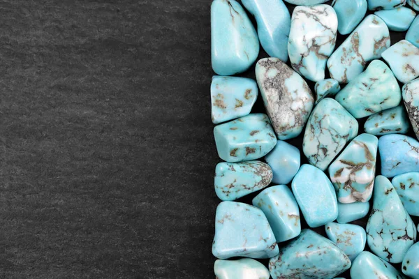 Turquoise Heap Jewel Stones Texture Half Black Stone Background Place — Stock Photo, Image